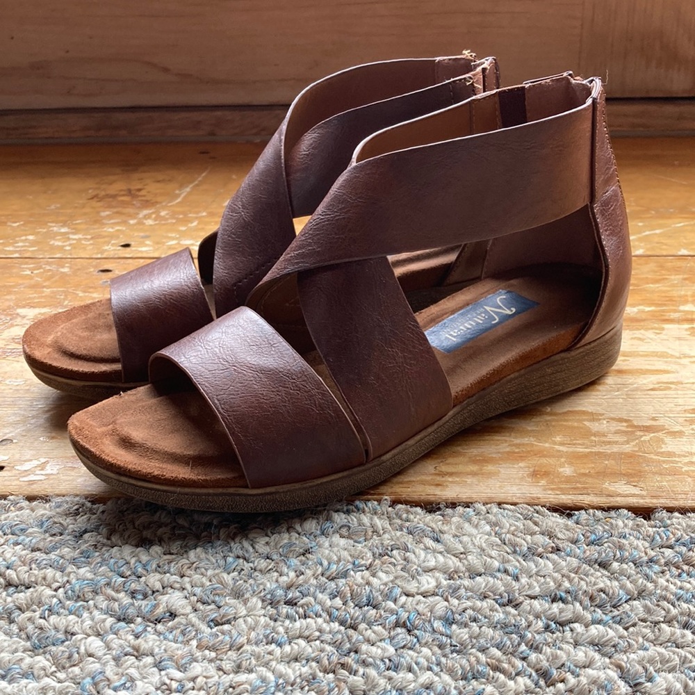 Cabelas sandals, very comfortable, size 6